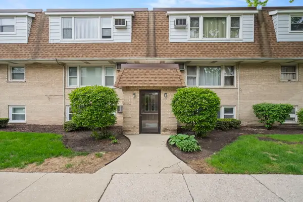 9911 W 58th Street #2, Countryside, IL 60525