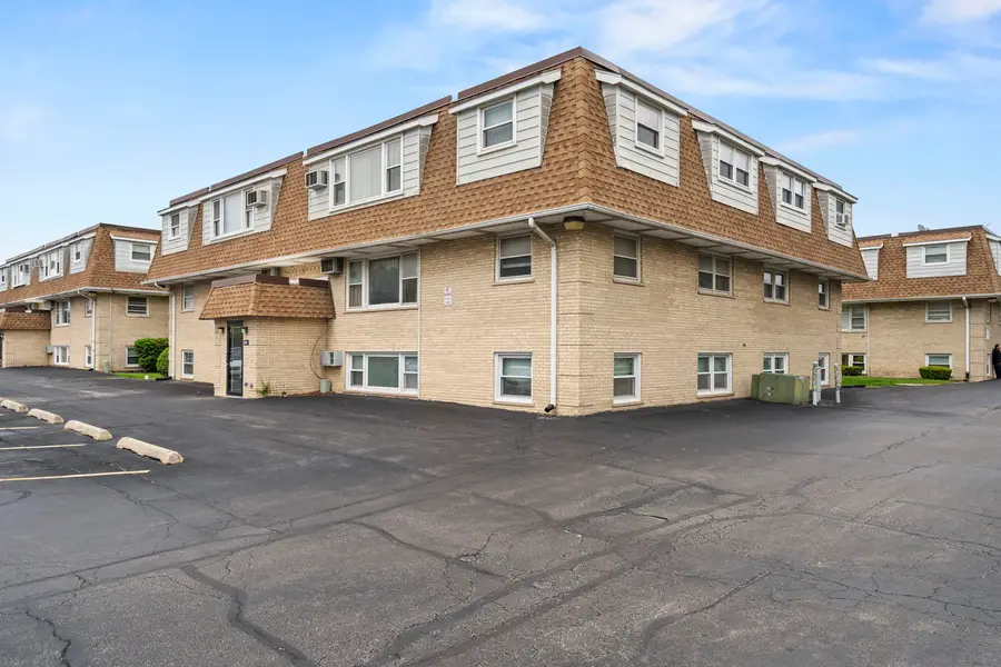 9911 W 58th Street #2, Countryside, IL 60525 - #2