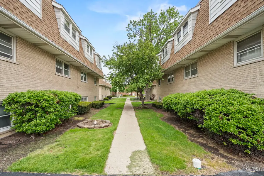 9911 W 58th Street #2, Countryside, IL 60525 - #3