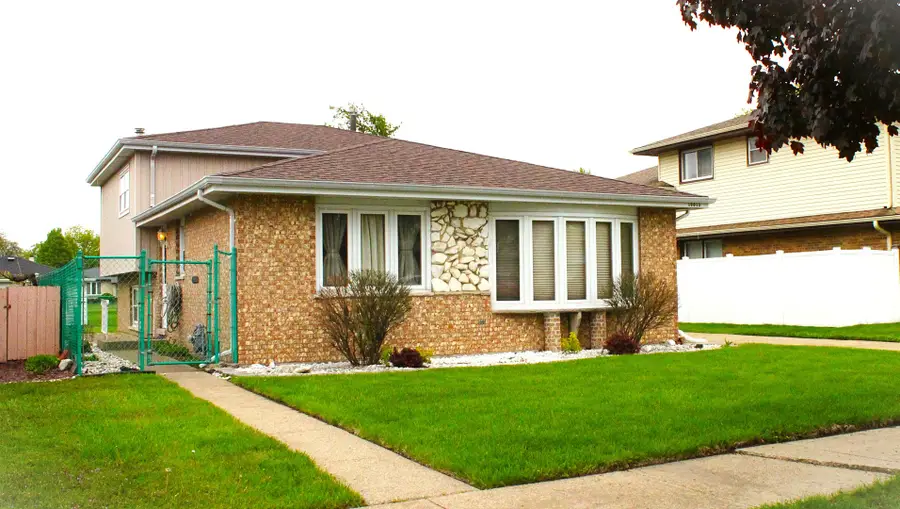 10013 S Menard Avenue, Oak Lawn, IL 60453 - #3