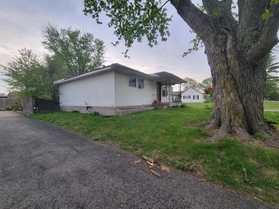 2313 Richards Lane, Springfield, IL 62702 - #2