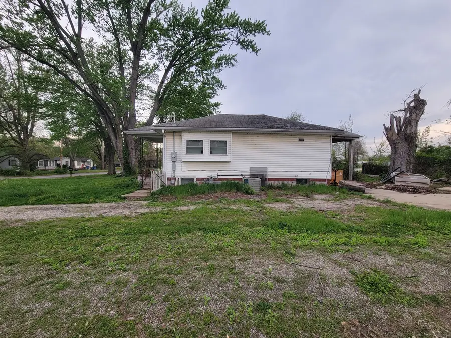 2313 Richards Lane, Springfield, IL 62702 - #3