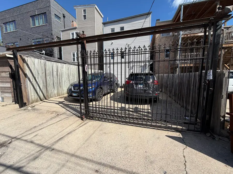 2323 W Fullerton Avenue, Chicago, IL 60647 - #3