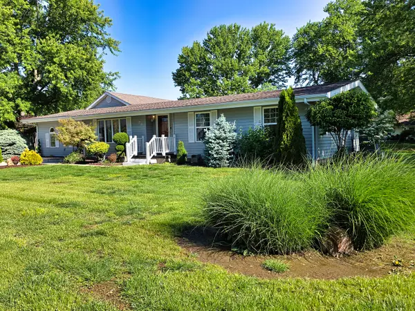 29 Stone Forge Pike, Flora, IL 62839