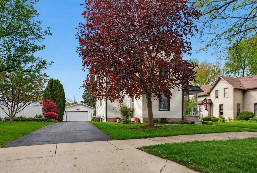 525 W Hurlbut Avenue, Belvidere, IL 61008 - #2