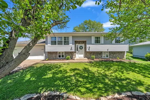 314 Crest Road, Eldridge, IA 52748
