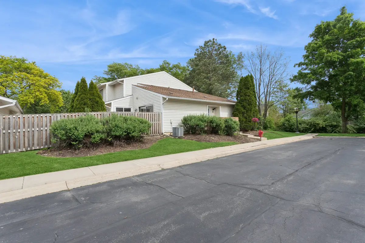 19 Wintergreen Court, Woodridge, IL 60517 - #1
