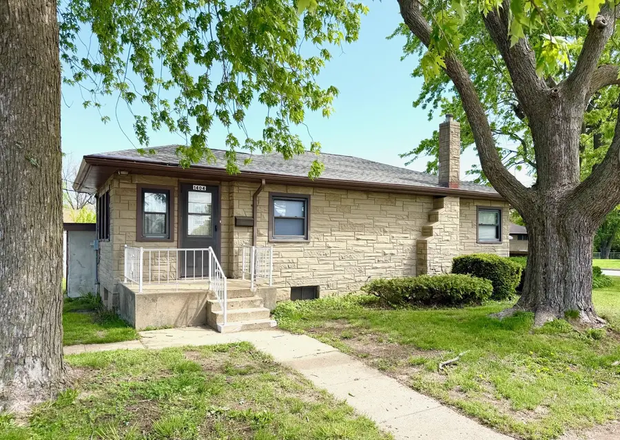 1404 Plain Street, Peru, IL 61354 - #2