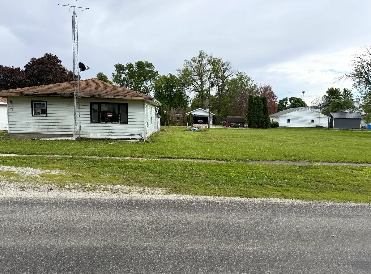105 W Columbus Street, Sibley, IL 61773 - #1