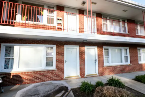 1109 Holiday Lane #2, Des Plaines, IL 60016