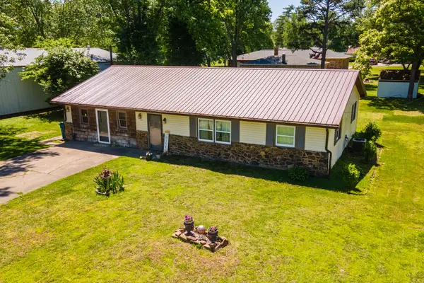 209 N West Street, Elkville, IL 62932