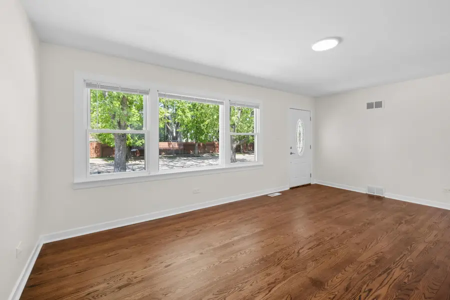 6207 W Eastwood Avenue, Chicago, IL 60630 - #3