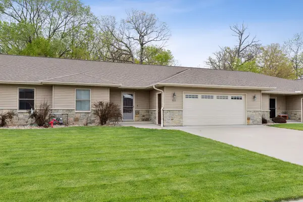 322 E River Court, Camanche, IA 52730
