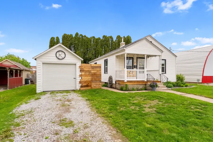 105 S Russell Avenue, Geneseo, IL 61254 - #2