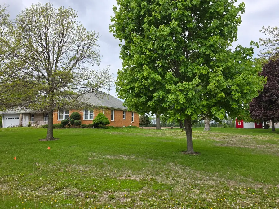 705 W Commercial Street, Lyndon, IL 61261 - #3