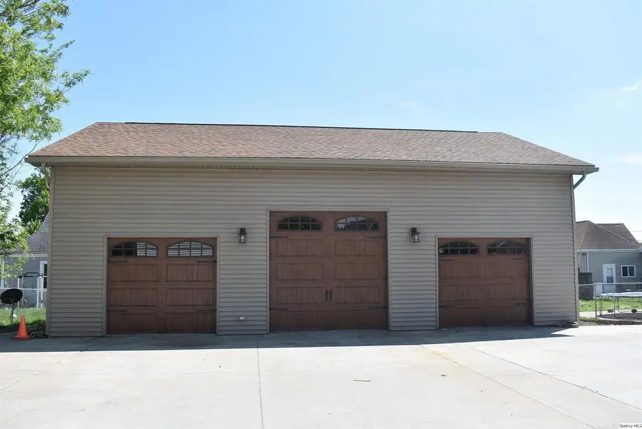 1843 Spring St, Quincy, IL 62301 - #2