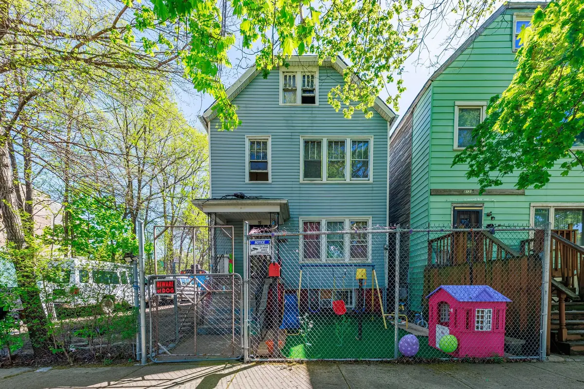 8119 S Escanaba Avenue, Chicago, IL 60617 - #1