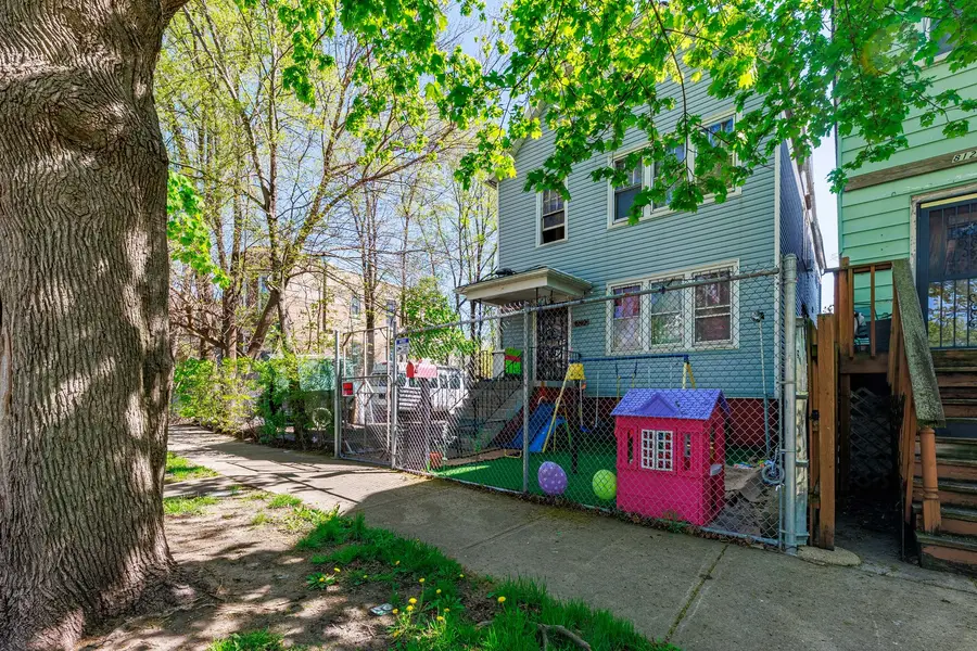 8119 S Escanaba Avenue, Chicago, IL 60617 - #3