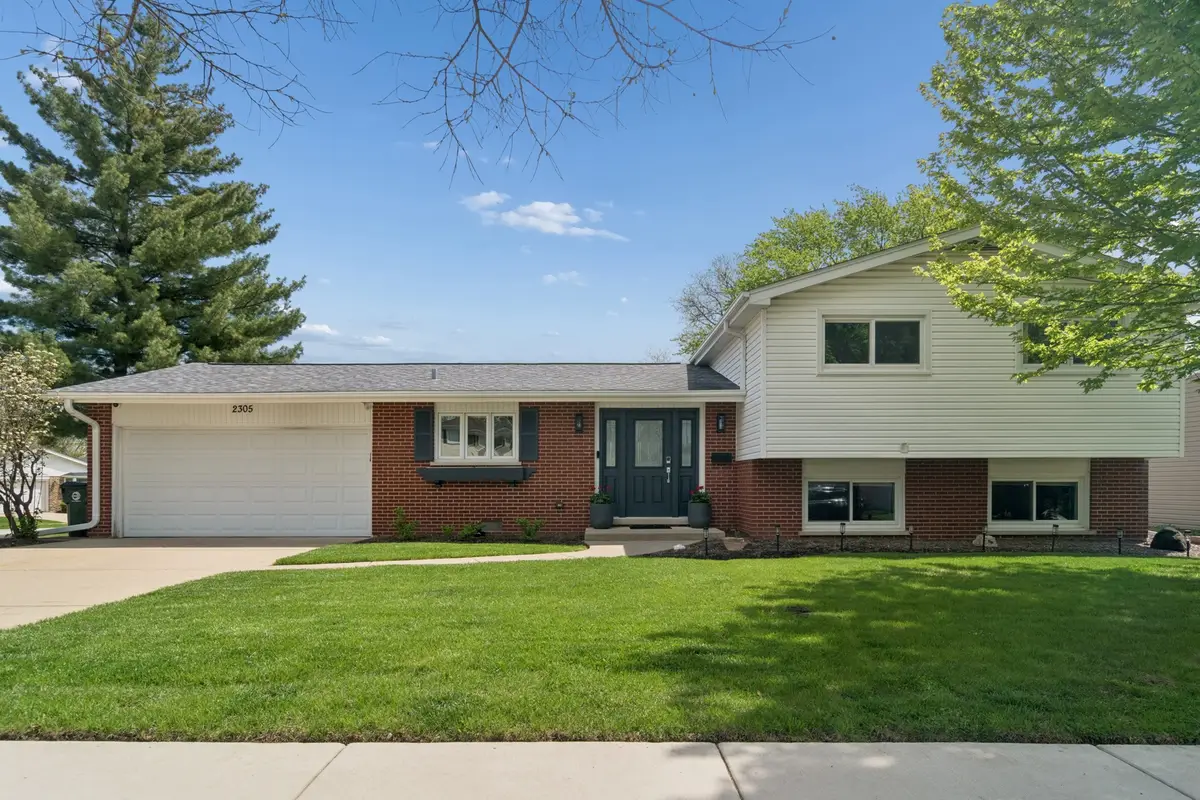 2305 N Williamsburg Street, Arlington Heights, IL 60004 - #1