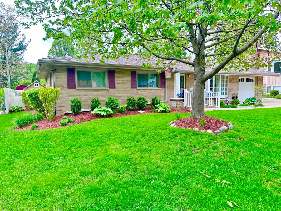 1323 Park Drive, Montgomery, IL 60538 - #2