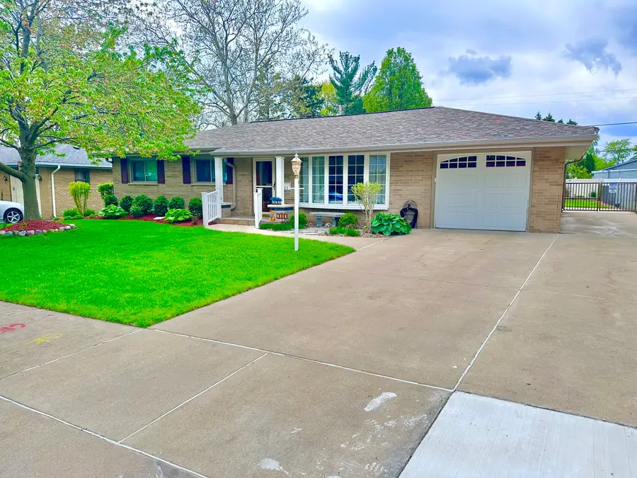 1323 Park Drive, Montgomery, IL 60538 - #3