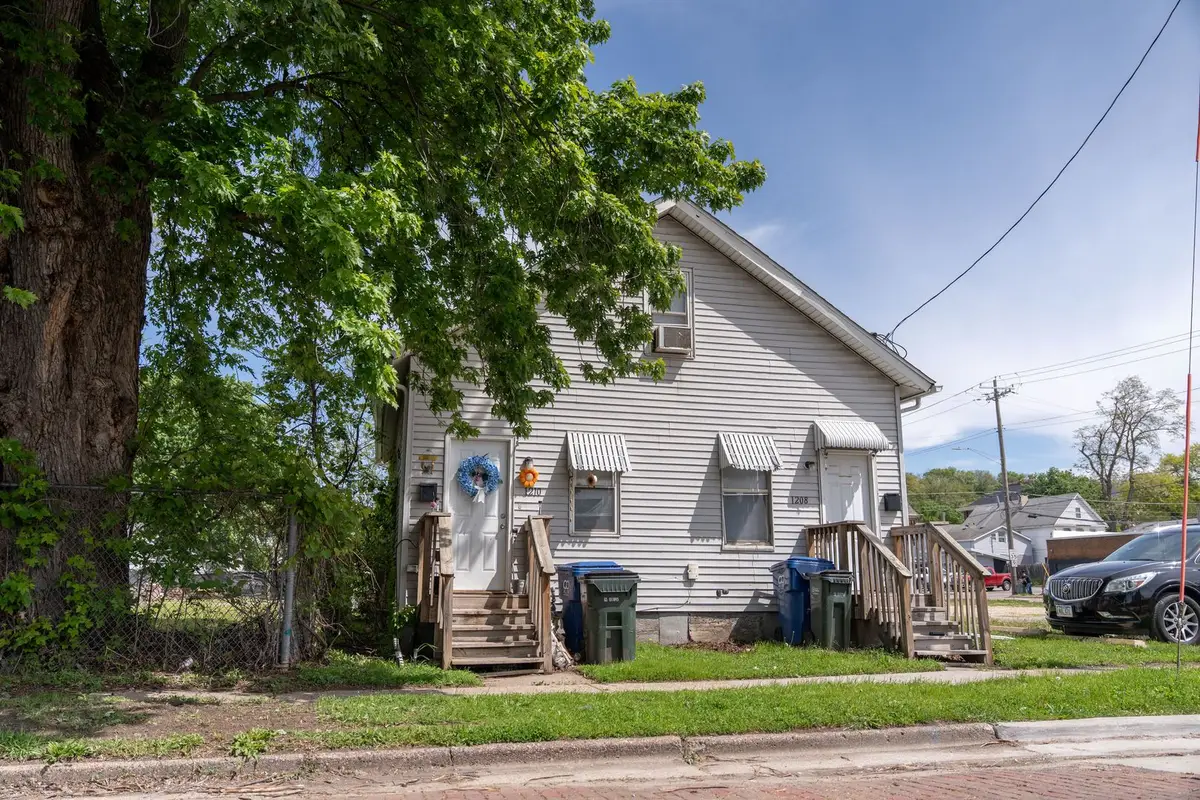 1208 W 5th Street, Davenport, IA 52802 - #1