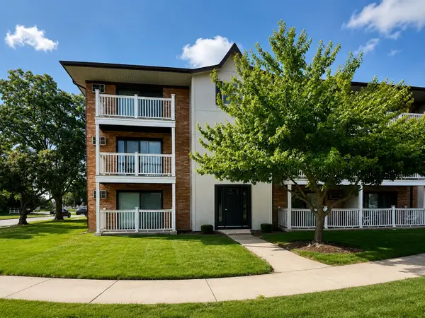 301 Gregory Street #9, Aurora, IL 60504