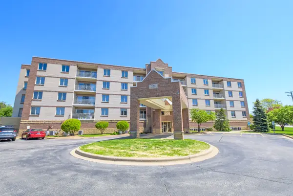 201 W Brush Hill Road #305, Elmhurst, IL 60126