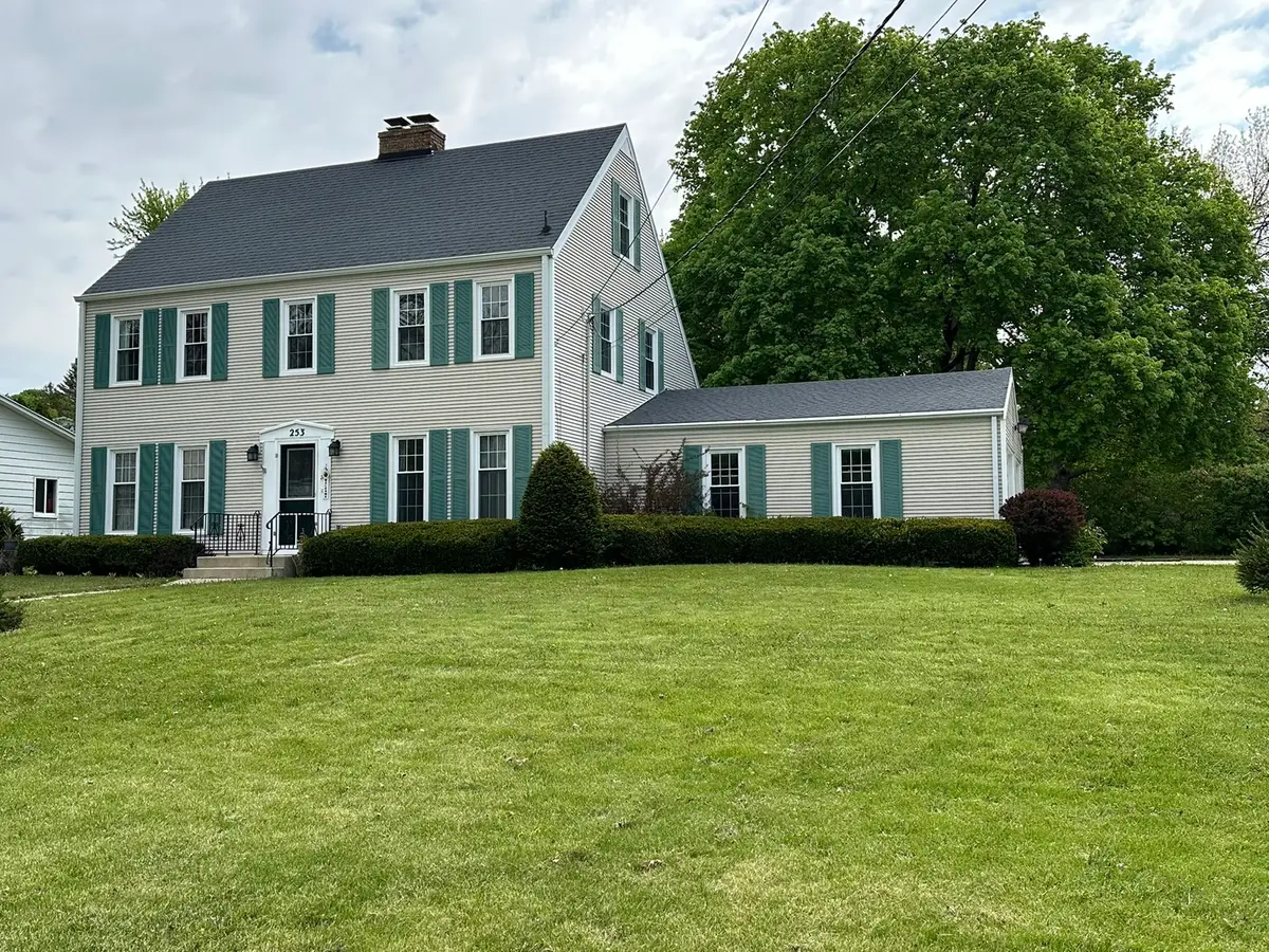 253 Park Crest Drive, Freeport, IL 61032 - #1
