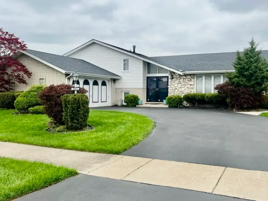 16821 S Clyde Avenue, South Holland, IL 60473 - #3