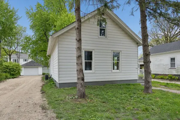 405 S Grant Street, Earlville, IL 60518