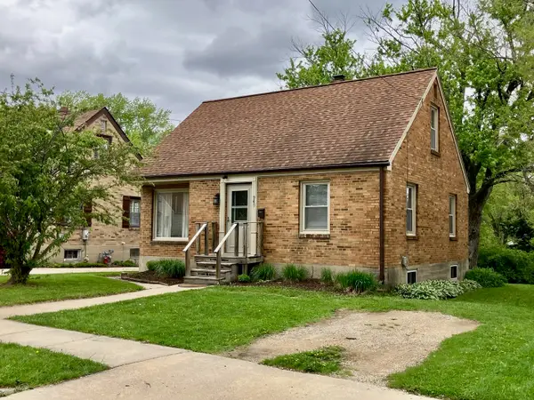 940 N Dement Avenue, Dixon, IL 61021