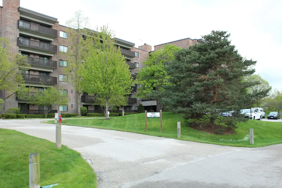 920 Vose Drive #402, Gurnee, IL 60031 - #2