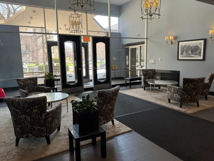 151 N Kenilworth Avenue #4G, Oak Park, IL 60301 - #3