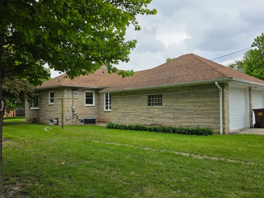 209 W 2nd Street, Prophetstown, IL 61277 - #3