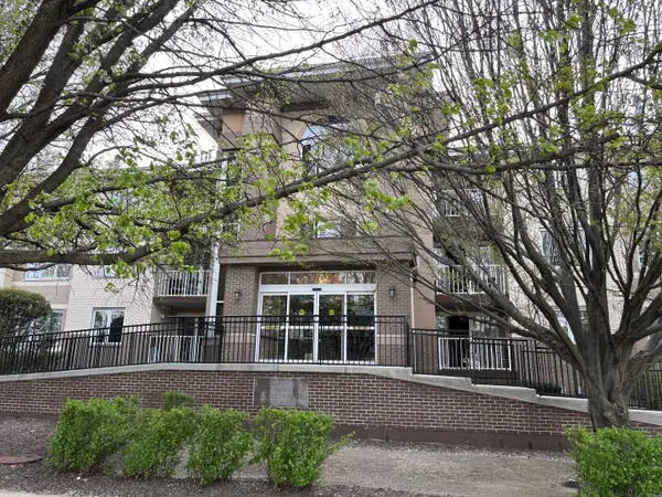 10700 S Washington Street #301, Oak Lawn, IL 60453