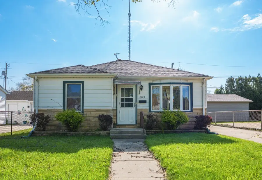 5923 44th Avenue, Kenosha, WI 53144 - #2