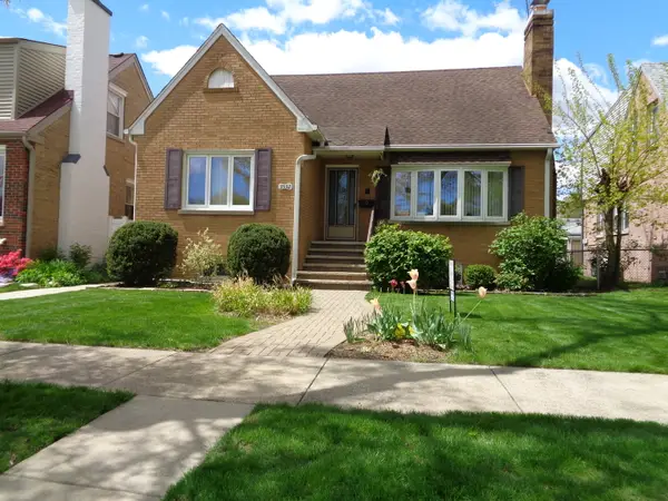 3532 N Pioneer Avenue, Chicago, IL 60634