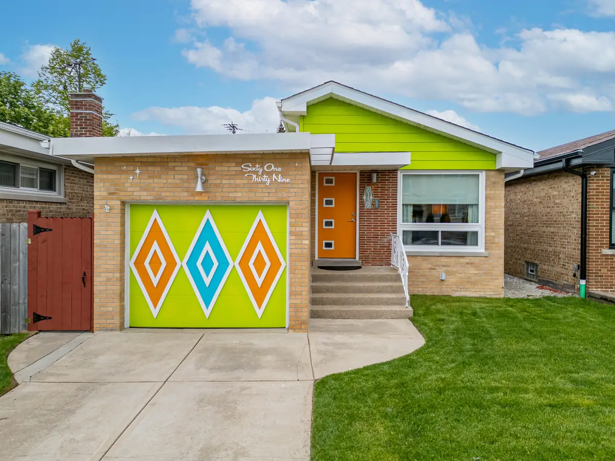 6139 W Gunnison Street, Chicago, IL 60630 - #1