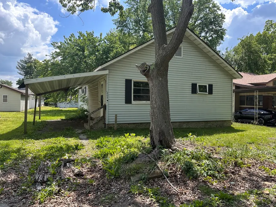 204 S 10th Street, Herrin, IL 62948 - #2