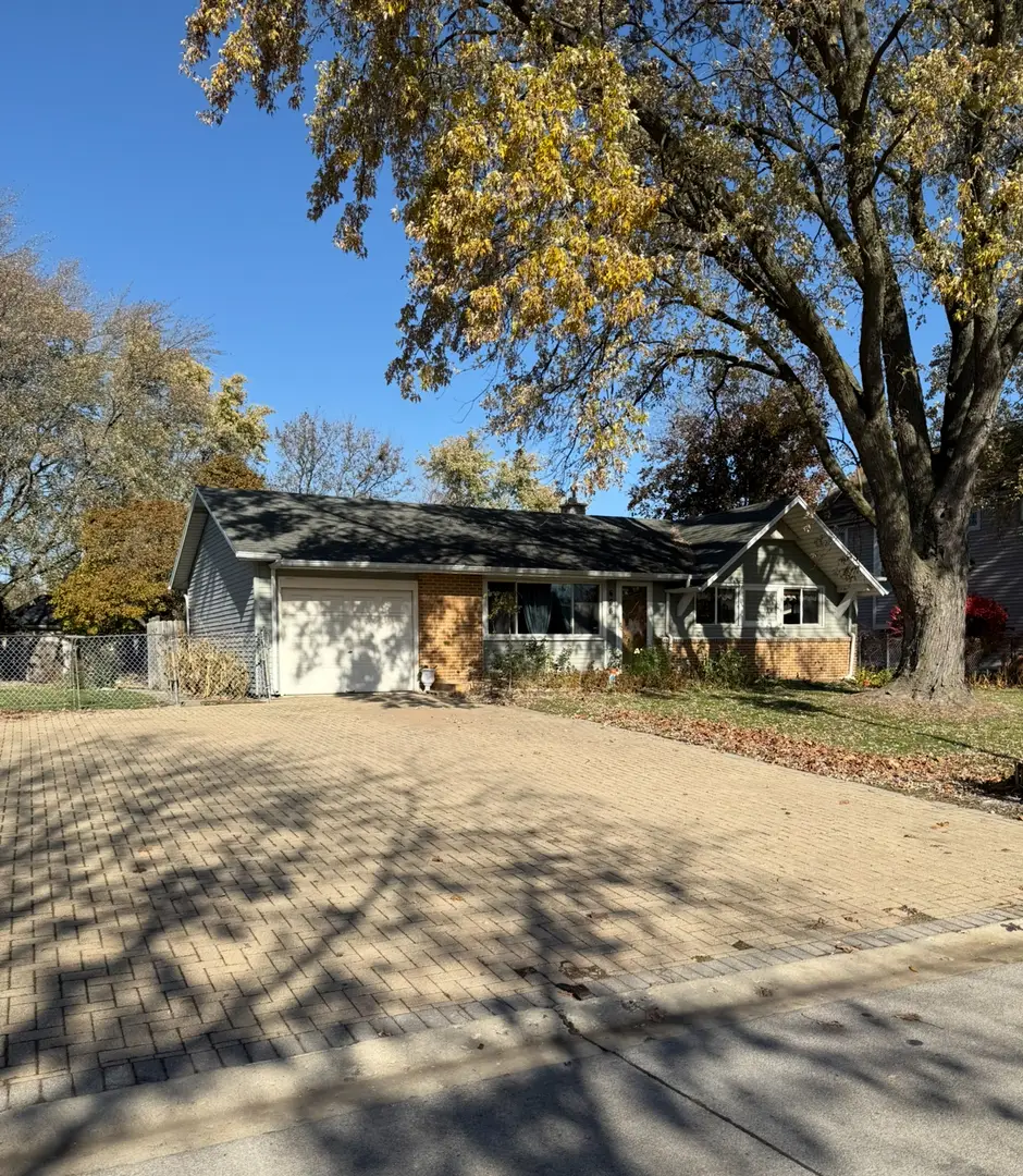 655 W Comstock Avenue, Elmhurst, IL 60126 - #1