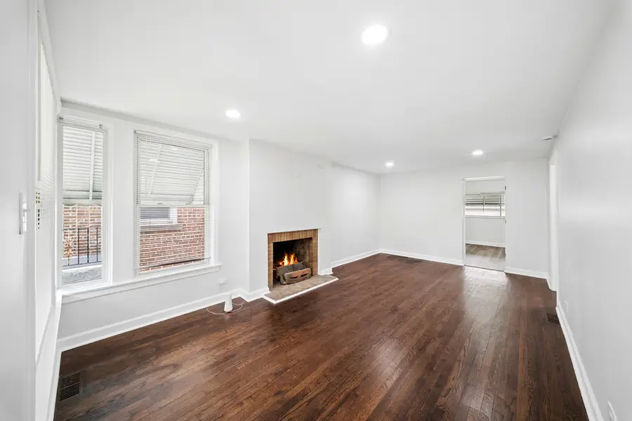 8906 S Crandon Avenue, Chicago, IL 60617 - #2