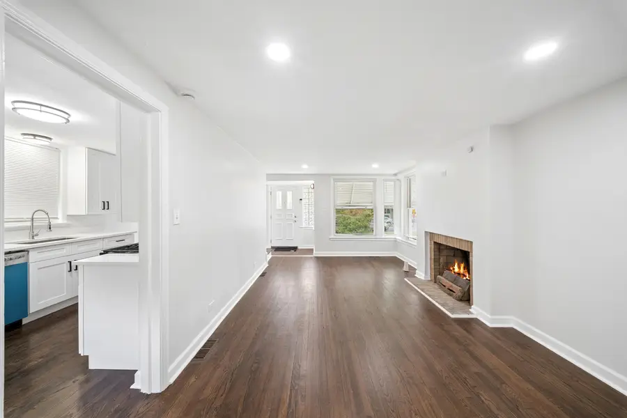 8906 S Crandon Avenue, Chicago, IL 60617 - #3