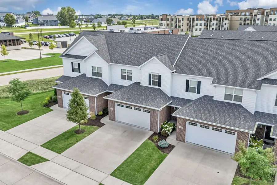4411 Slate Creek Drive, Bettendorf, IA 52722 - #2