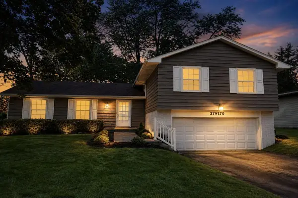 27W170 Fleming Drive, Winfield, IL 60190
