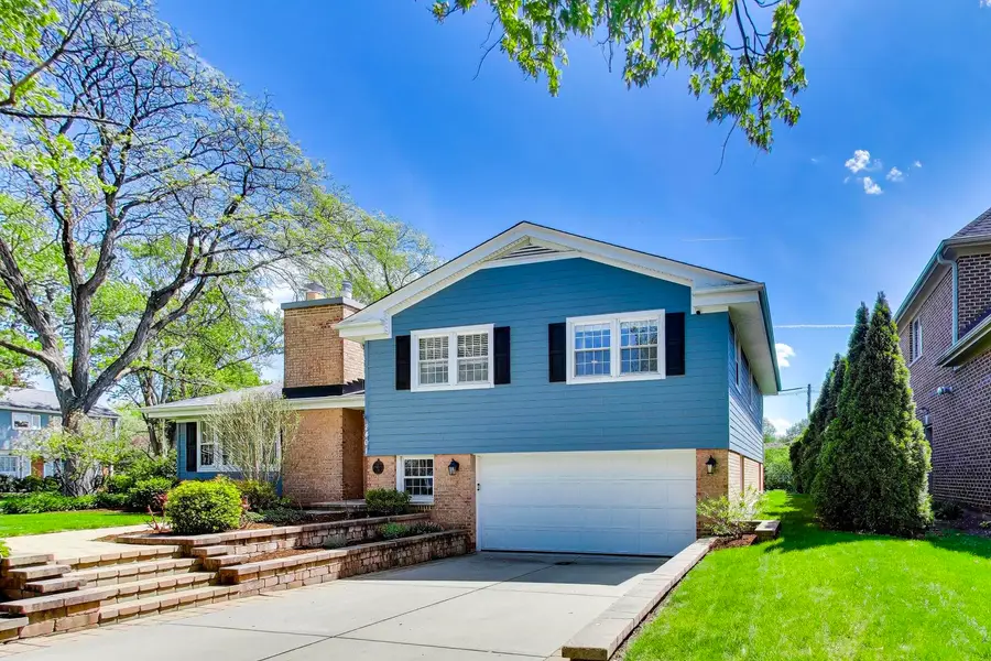 2401 Maple Avenue, Northbrook, IL 60062 - #2