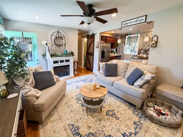 910 Shields Avenue, Winthrop Harbor, IL 60096 - #3