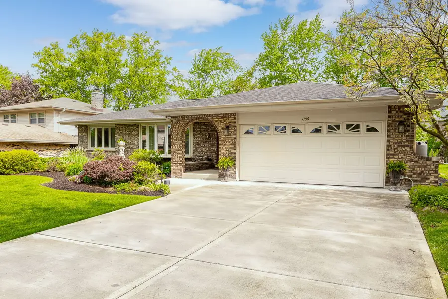 1706 Holly Avenue, Darien, IL 60561 - #3