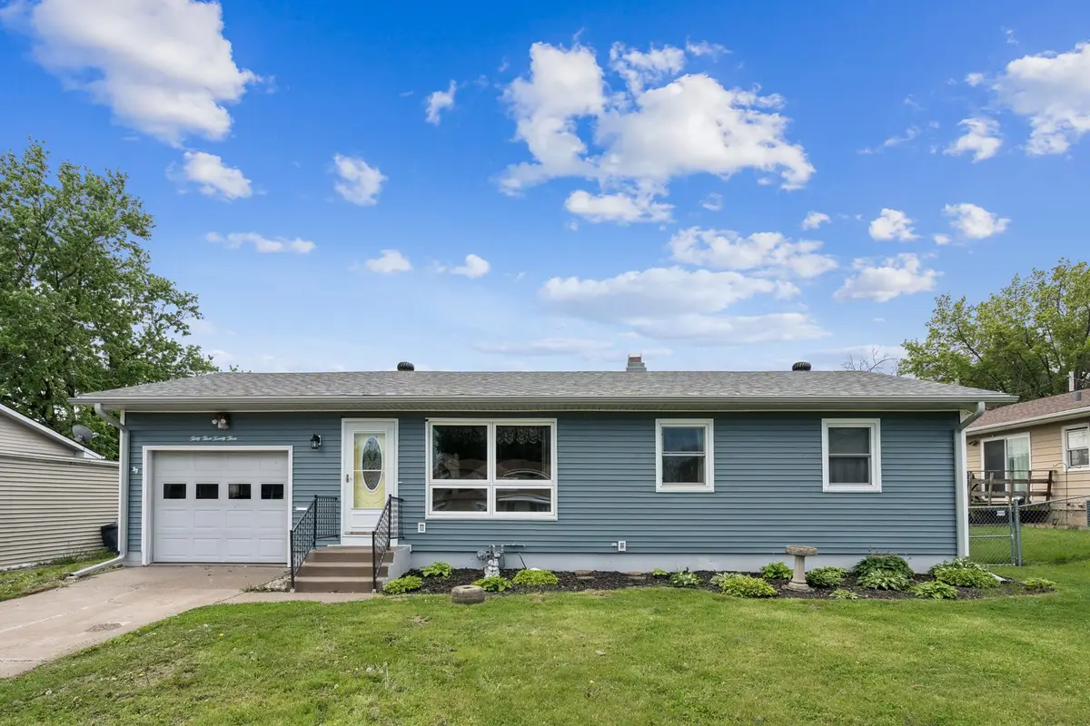 3323 W Denison Avenue, Davenport, IA 52804 - #1
