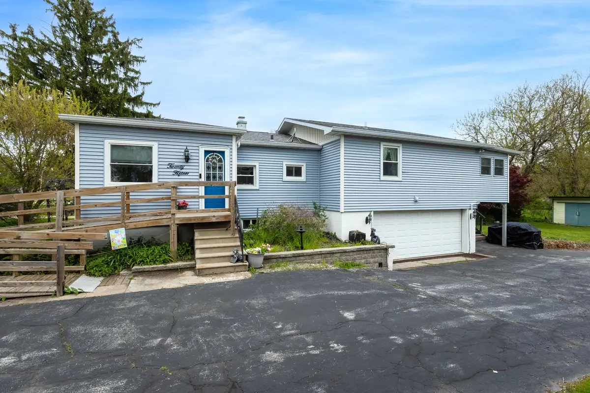 2015 N Zenith Avenue, Davenport, IA 52804 - #1